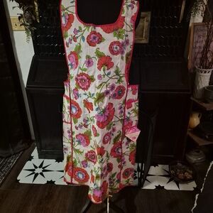 Vintage Fruit Of The Loom Floral Apron with Pockets. NWT. 1970s Wash And Wear